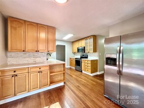 2333 Heathershire Ln in Matthews, NC - Building Photo - Building Photo