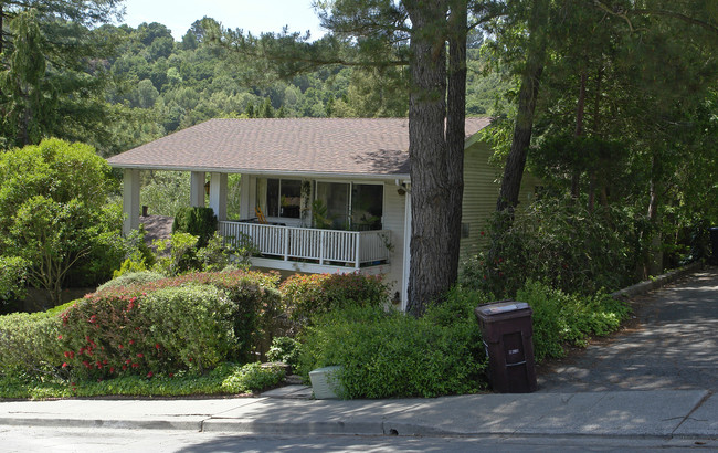 2044 Ascot Dr in Moraga, CA - Building Photo - Building Photo