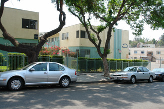 La Hacienda prado in Los Angeles, CA - Foto de edificio - Building Photo