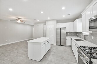 7524 E Maxroy St in Houston, TX - Building Photo - Building Photo