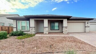 3355 E Constance Wy in Phoenix, AZ - Building Photo