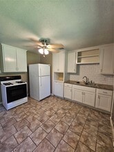 127 Holly St in Lake Jackson, TX - Building Photo - Building Photo