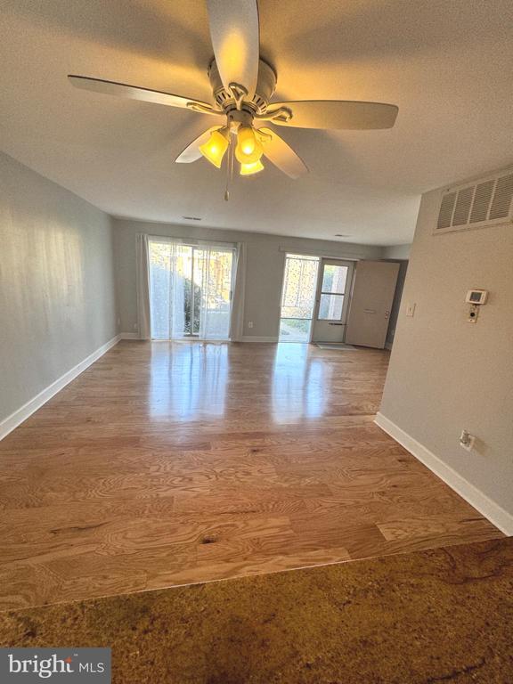 2625 Wagon Dr in Alexandria, VA - Building Photo - Building Photo