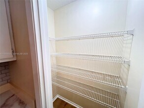 4581 W McNab Rd in Pompano Beach, FL - Foto de edificio - Building Photo