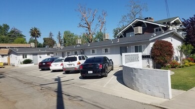 324 Real Rd, Unit 324 South REAL ROAD in Bakersfield, CA - Foto de edificio - Building Photo