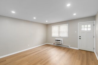 Cornell Manor Apartments in Stratford, NJ - Building Photo - Interior Photo