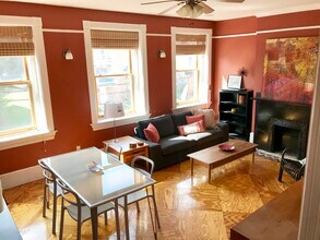 3284 Dawson Street, Unit Furnished Bedroom 1 in Pittsburgh, PA - Foto de edificio - Building Photo