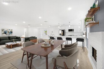 2490 E Francis Dr in Palm Springs, CA - Building Photo - Building Photo