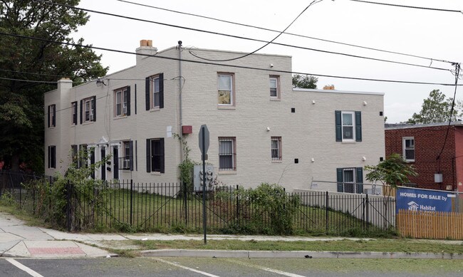6001 Eads St NE in Washington, DC - Foto de edificio - Building Photo