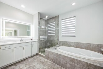16369 Oakview Dr in Westlake, FL - Building Photo - Building Photo