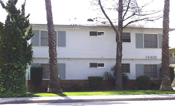 14410 Magnolia Blvd in Van Nuys, CA - Building Photo - Building Photo