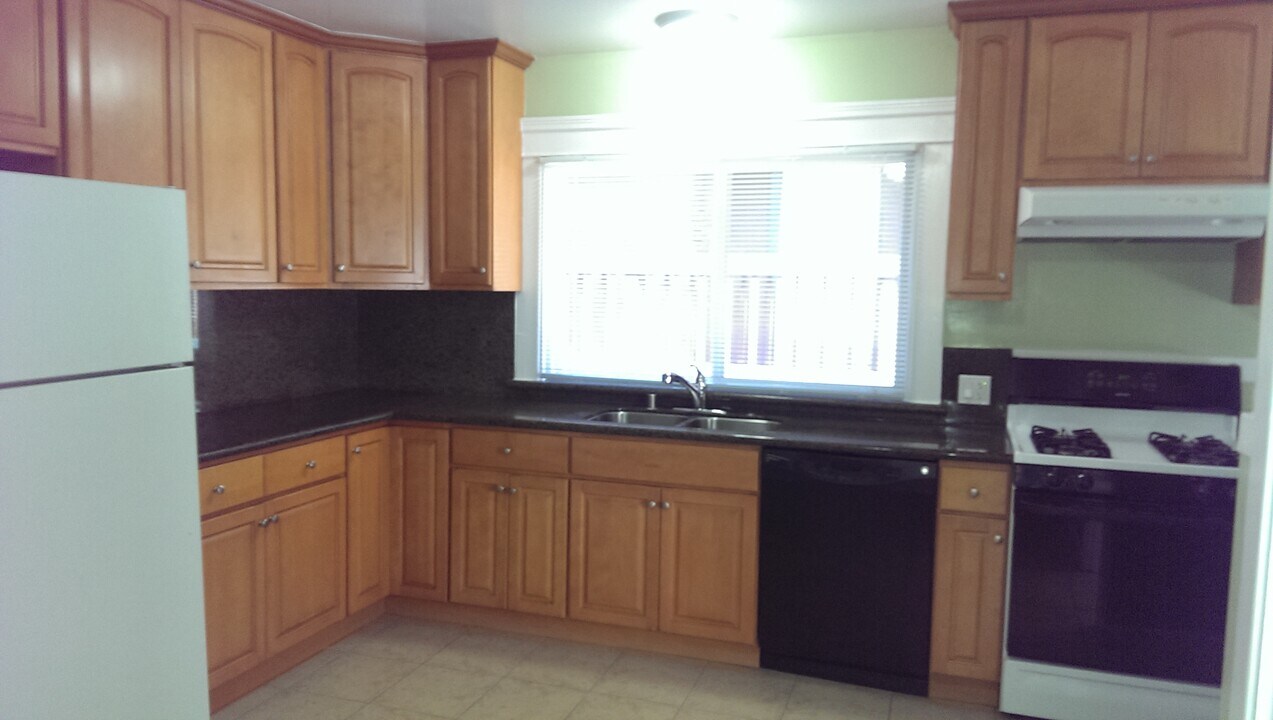 915 Grand Ave in South San Francisco, CA - Building Photo