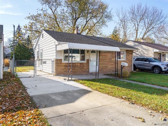 property at 1320 E Goulson Ave