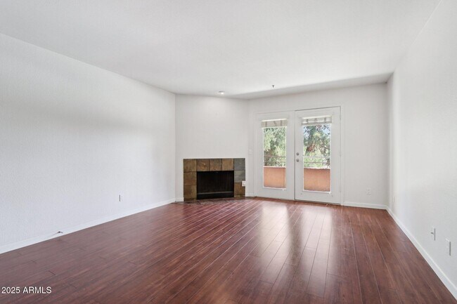 4704 E Paradise Village Pkwy N in Phoenix, AZ - Building Photo - Building Photo