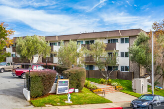 The Riley at Belmont Hills in Belmont, CA - Foto de edificio