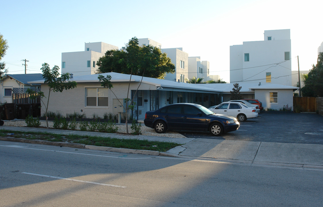 730 NE 3rd Ave in Fort Lauderdale, FL - Building Photo