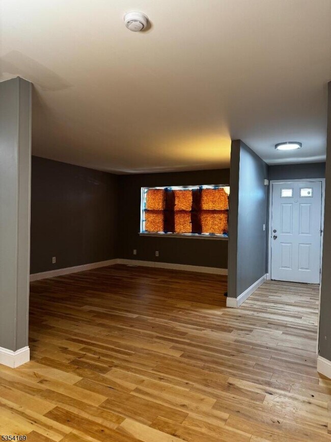 93 Kensington Dr in Piscataway, NJ - Building Photo - Building Photo