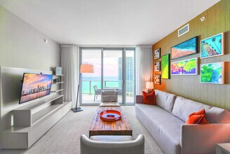 4111 S Ocean Dr in Hollywood, FL - Building Photo - Building Photo