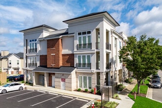 Manor on the Green in Williamsburg, VA - Foto de edificio - Building Photo