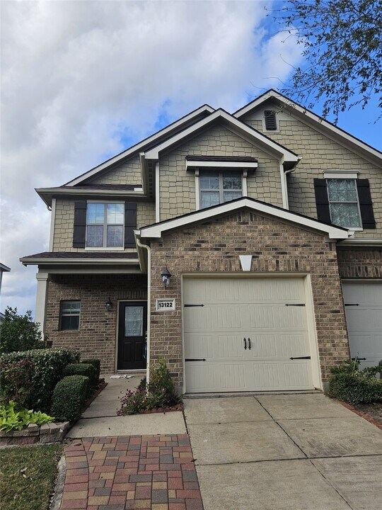 13122 Stratford Skies Ln in Houston, TX - Building Photo