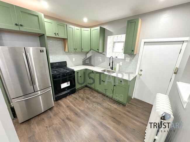 property at 1953 N Hollywood St