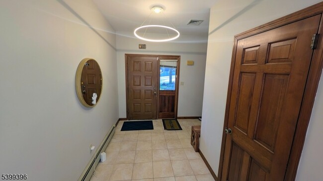 22 Heritage Ct in Morris Plains, NJ - Building Photo - Building Photo