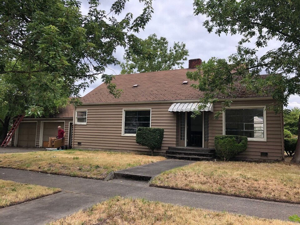 2189 Hilyard St in Eugene, OR - Building Photo