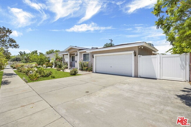 10109 Gloria Ave in Los Angeles, CA - Foto de edificio - Building Photo