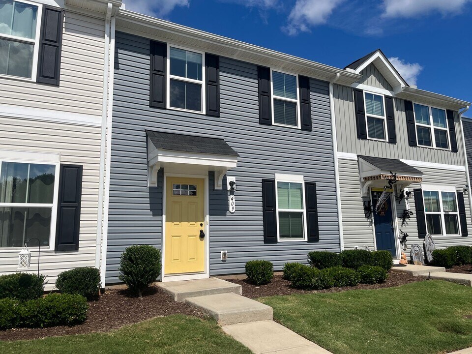 409 Hampton Townes Dr in Greenville, SC - Building Photo