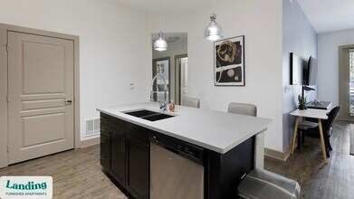 5005 Galleria Dr in Farmers Branch, TX - Building Photo - Building Photo