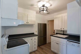 830 West St in Redding, CA - Building Photo - Building Photo