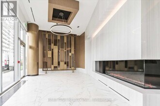 15 Queens Quay E in Toronto, ON - Building Photo - Building Photo