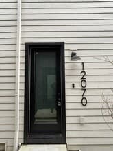 12070 SE Pine St, Unit Pine Street in Portland, OR - Foto de edificio - Building Photo
