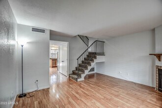 4901 E Kelton Ln in Scottsdale, AZ - Building Photo - Building Photo