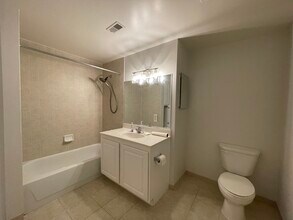 350 G St SW, Unit N403 in Washington, DC - Building Photo - Building Photo