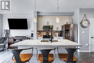 688 Dunn Ave in Hamilton, ON - Building Photo - Building Photo