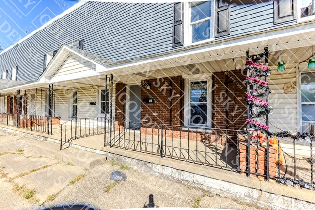 property at 304 W 6th St