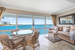 400 Wilma Cir in West Palm Beach, FL - Building Photo