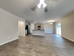 110 Boat Clb Ln in Lexington, SC - Foto de edificio - Building Photo