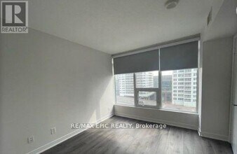 80 Queens Wharf Rd in Toronto, ON - Building Photo - Building Photo