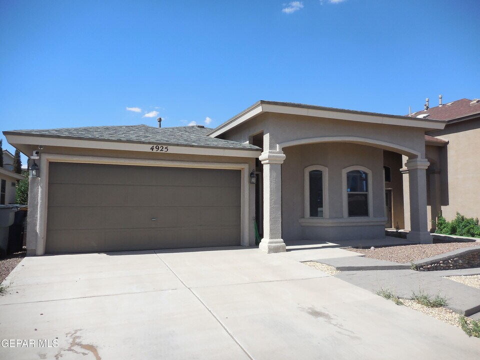 4925 Copper Ranch Ave in El Paso, TX - Building Photo