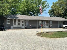 2765 SE US Highway 54, Unit 2 in El Dorado, KS - Building Photo