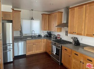 3320 Two Tree Ave in Los Angeles, CA - Building Photo - Building Photo