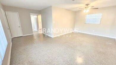 1508 W Hamilton Ave in Tampa, FL - Foto de edificio - Building Photo