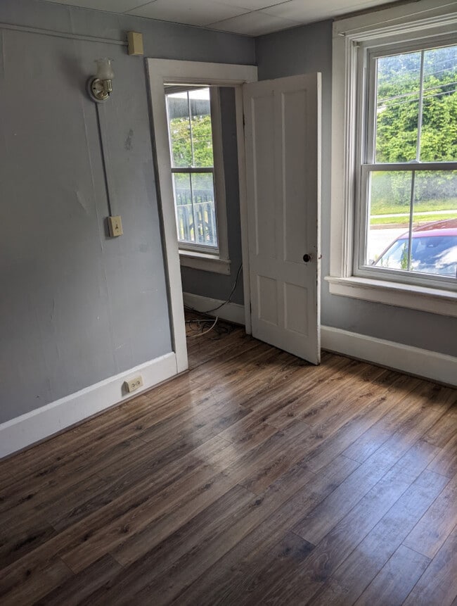 454 Colchester Ave, Unit 2 in Burlington, VT - Foto de edificio - Building Photo