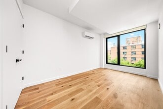 336 E 112th St, Unit 710 in New York, NY - Building Photo - Building Photo