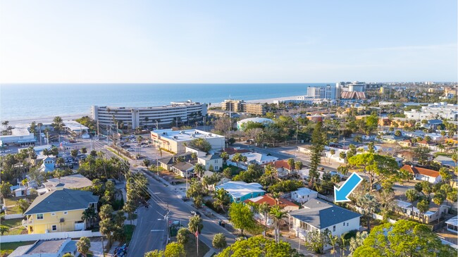 104 44th Ave in St Pete Beach, FL - Foto de edificio - Building Photo