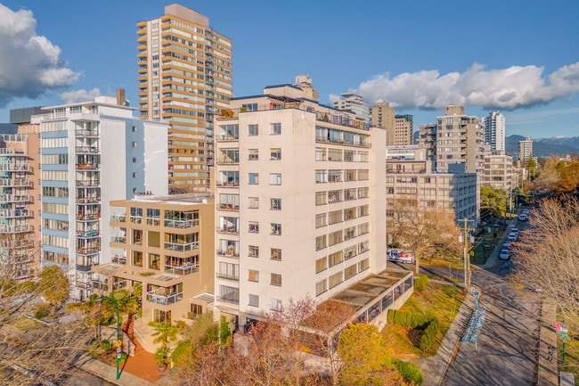 Sunset and Sea Apartments in Vancouver, BC - Building Photo - Building Photo