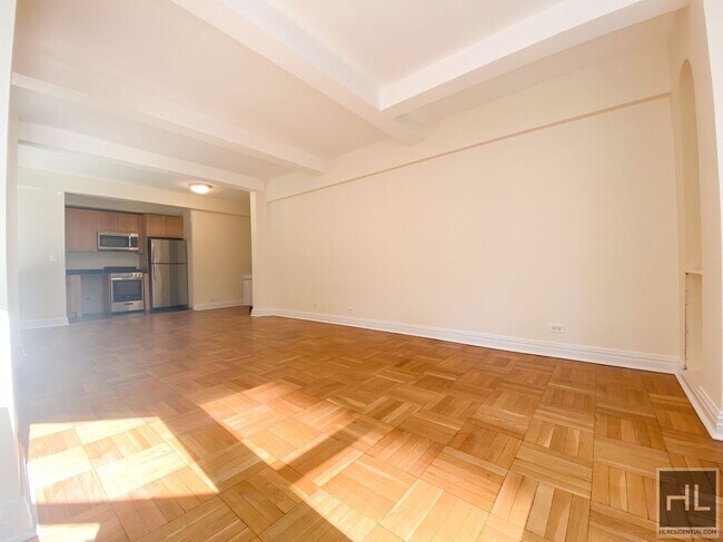 EAST 56 STREET in New York, NY - Building Photo - Building Photo