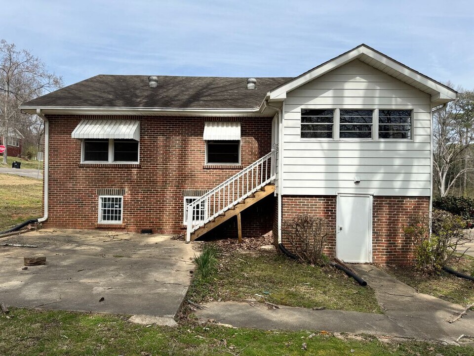 1001 Dover Ln in Birmingham, AL - Building Photo